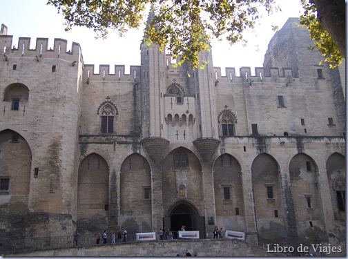 Entrada Principal del Palacio de los Papas en Aviñón