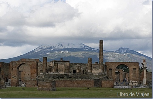 Ruinas de Pompeya a pies del Vesubio