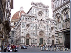 Plaza del Duomo en Florencia, el centro artístico símbolo de la ciudad Plaza del Duomo en Florencia, el centro artístico símbolo de la ciudad