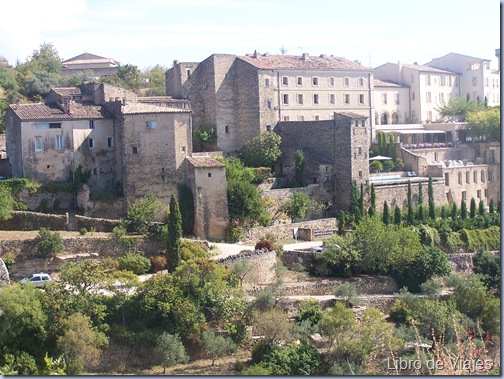 LLegando a Gordes, uno de los pueblos más bonitos de Provenza