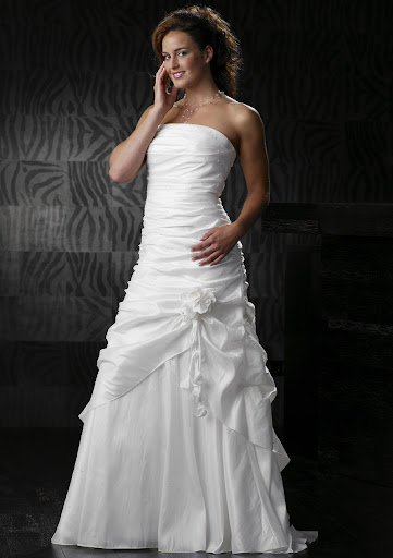 Romantic Wedding Dresses / Bridal Gowns