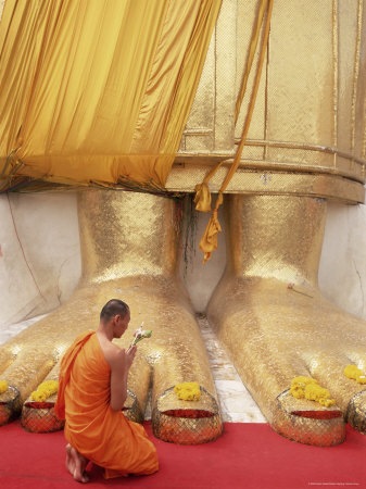 [252-10492~Buddhist-Monk-Kneeling-in-Prayer-at-the-Feet-of-a-Statue-of-the-Standing-Buddha-Thailand-Posters[3].jpg]