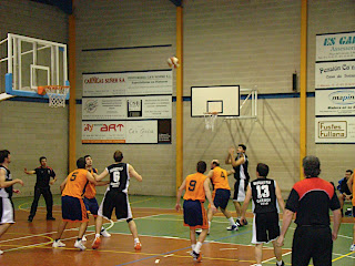  Llançament de Carlos davant un defensor