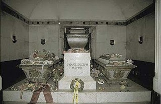 AQUI_REPOSAN_EN_EL_CENTRO_FCO_JOSE_Y_SISSI_Y_RODOLFO AQUI_REPOSAN_EN_EL_CENTRO_FCO_JOSE_Y_SISSI_Y_RODOLFO