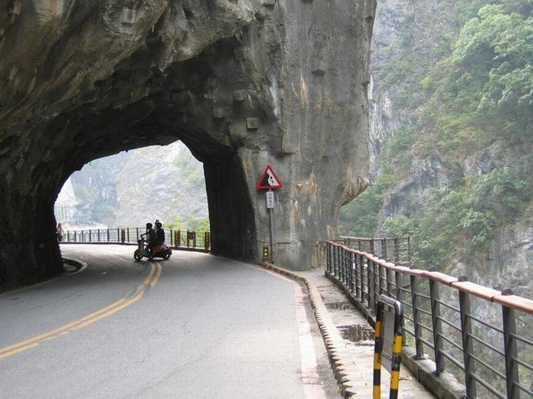 [Guoliang Tunnel (1)[2].jpg]
