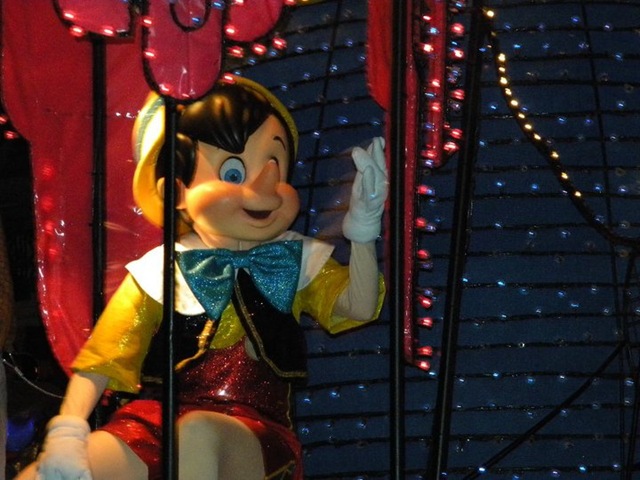 [Electric Parade Pinocchio[4].jpg]