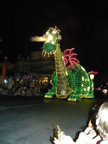 [Electirc Parade Petes Dragon[3].jpg]