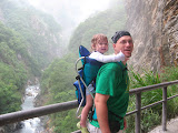 Mollie and Scott tromping in the rain at Taroko Gorge