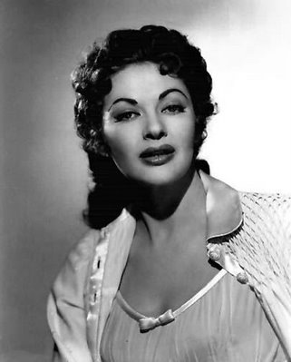 [yvonnedecarlo22[4].jpg]