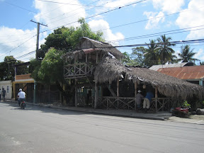 Garage (ga-RAH-he), the restaurant we get our "plato del dia" from for 100 pesos... less than $3!