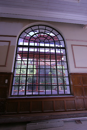 Original large window and wood-panelling in a Taj Cape Town Boardroom Original large window and wood-panelling in a Taj Cape Town Boardroom
