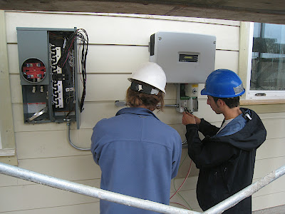 Connecting the solar power inverter to the net-meter