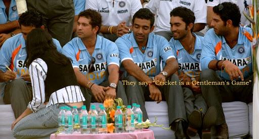 Yuvraj-Robin-Dinesh-with-Sachin-and-Dhoni-starring-at-girl-fun-picture.jpg