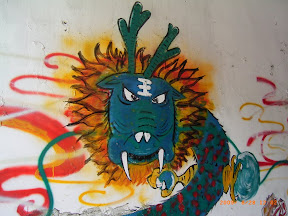 傳說中的畫龍點睛(編按:攝於羅斯福路某個騎樓,跟上圖可能是同一作者)