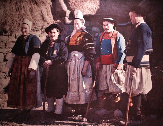 [Photo month bretons in costume[4].jpg]