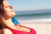[woman with acne sunbathing[7].jpg]