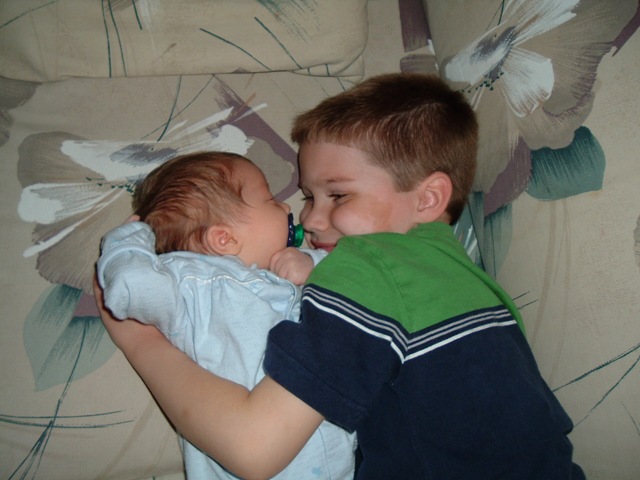 [2004 0205 Clyn loves his baby brother Hyrum[4].jpg]