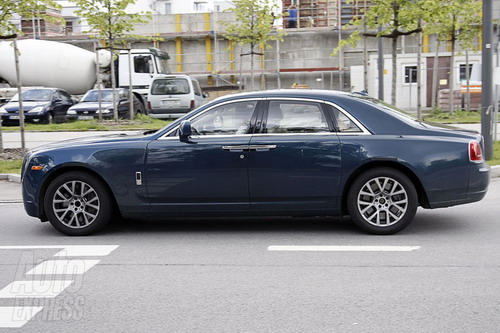 Rolls Royce: paparazzi have again found the "Ghost" trace