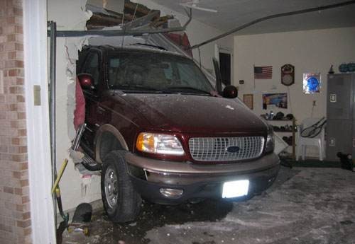 [car-crashing-houses-19[4].jpg]