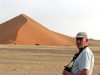 Bei einer großen Dünen am Sossusvlei Bei einer großen Dünen am Sossusvlei