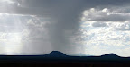 Der Blick von dert Gästefarm Aloegrove, hinten geht ein regen Schauer runter. Ein toller 360 grad Blick. Der Blick von dert Gästefarm Aloegrove, hinten geht ein regen Schauer runter. Ein toller 360 grad Blick.