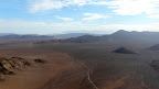 Der Messum Krater aus der Luft, hier Blick nach Osten, hinten der Große Berg ist der Brandberg, mit 2580 metern , der höchste in Namibia. Der Messum Krater aus der Luft, hier Blick nach Osten, hinten der Große Berg ist der Brandberg, mit 2580 metern , der höchste in Namibia.