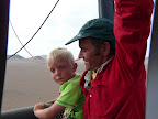 Pilot Mark mit seinem Sohn Craig. Pilot Mark mit seinem Sohn Craig.