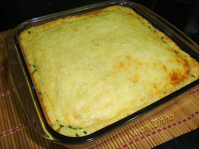 Torta de aipim com alho-poró Torta de aipim com alho poró