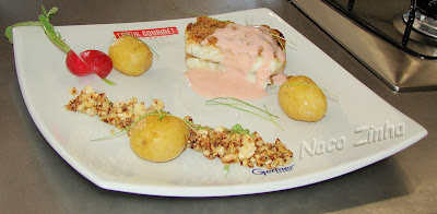 Linguado grelhado com crosta de granola Linguado grelhado com crosta de granola