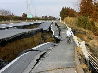 [rodovia japonesa terremoto[5].jpg]