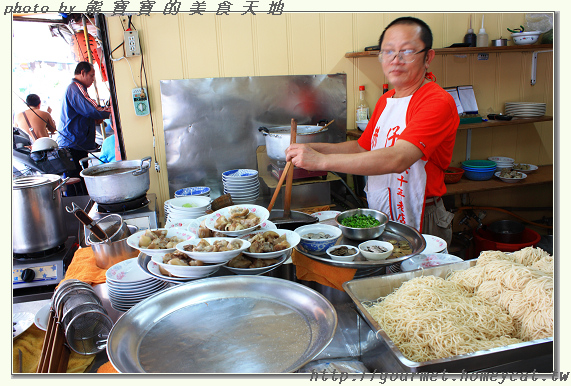 台南一餐吃到飽 (上) (阿憨鹹粥、恭仔肉燥意麵、趙家白糖粿、金得春捲)