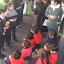 Los pequeños investigadores exponen su trabajo ante un grupo de alumnos de prebásica.