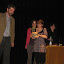 José Antonio Villarroel, Coordinador EXPLORA CONICYT Región Metropolitana, entrega obsequio a Carolina Franch.