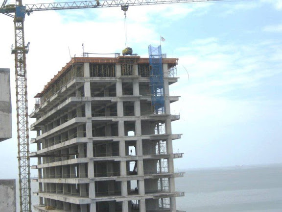 Progress Hotel sedang dilanjutkan, tampak 1 lt sedang di cor
