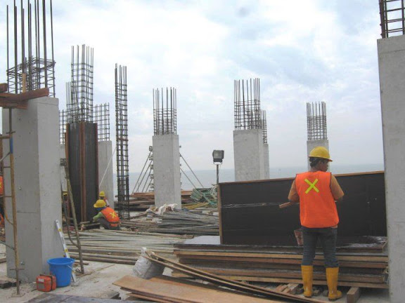 Progress Hotel sedang di lanjutkan, tampak pekerjaan struktur