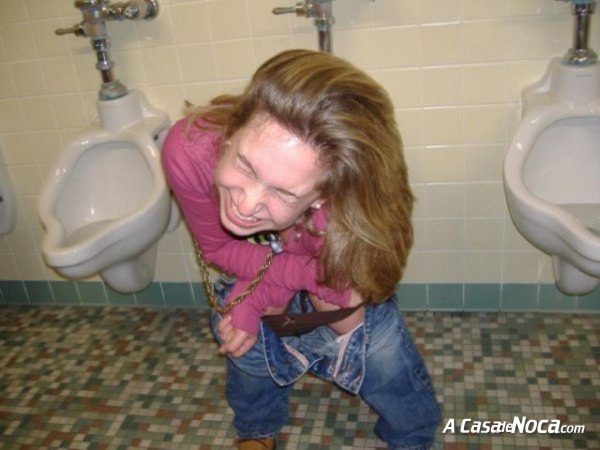 [girls-in-toilett-41[4].jpg]