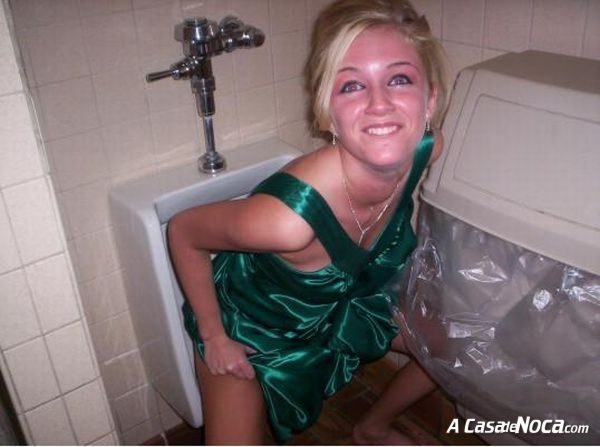 [girls-in-toilett-50[4].jpg]