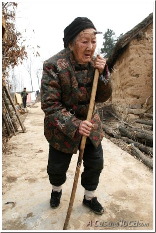 woman-with-horn5