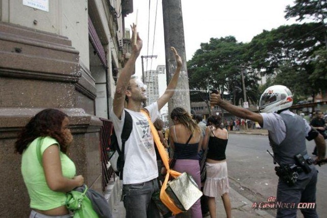 [truculência_policial[4].jpg]