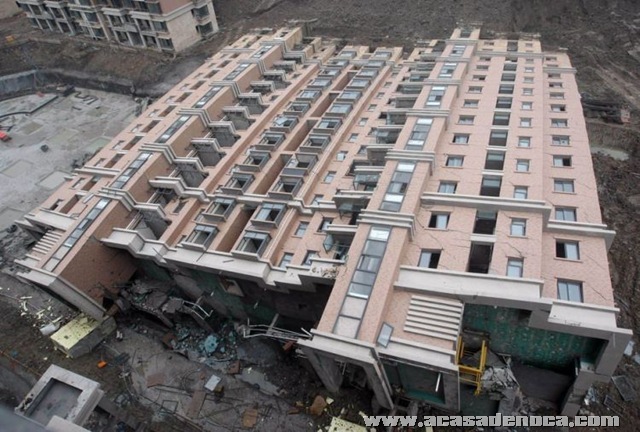 [building_collapse_04[7].jpg]