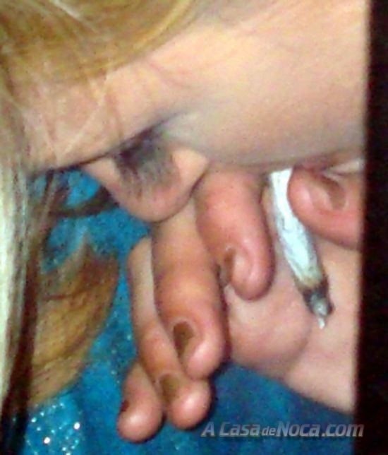 [paris_hilton_fumando_maconha_04[3].jpg]