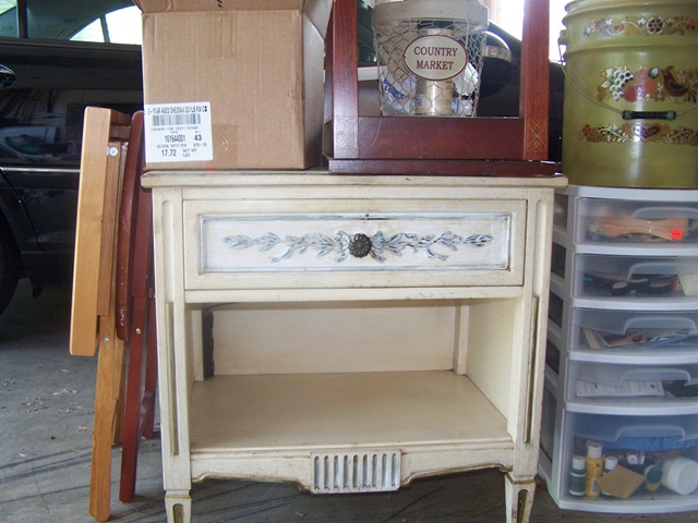 [Goodwill night stand 007[5].jpg]