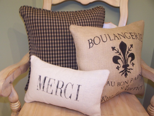 [Goodwill Desk and Pillows 013[6].jpg]