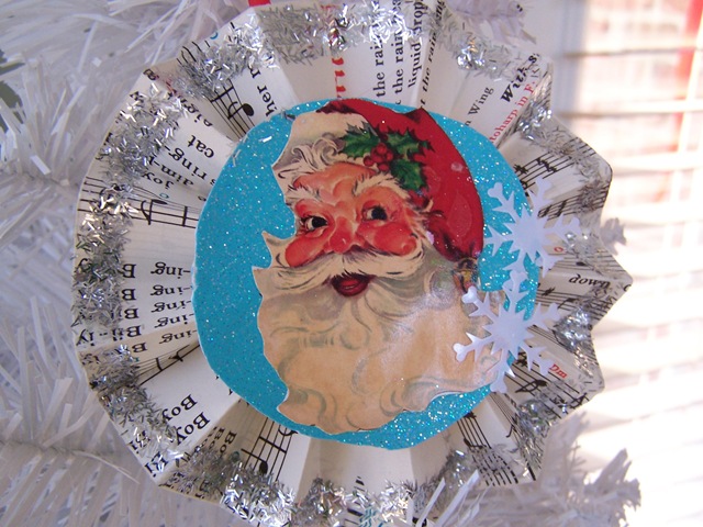 [ChristmasSantaOrnaments20100357.jpg]