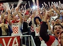 Kada Hrvatska zabija...neki hrvatski navija�i se predaju fanatizmu