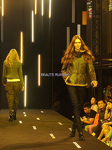 [DKNYJEANSAutumnWinter2010Launch138.jpg]