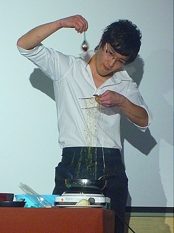 [JapanTopCrepeChef6.jpg]