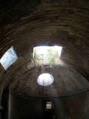 Ray-light inside an Ancient Pompei Building - 365 photo paths
