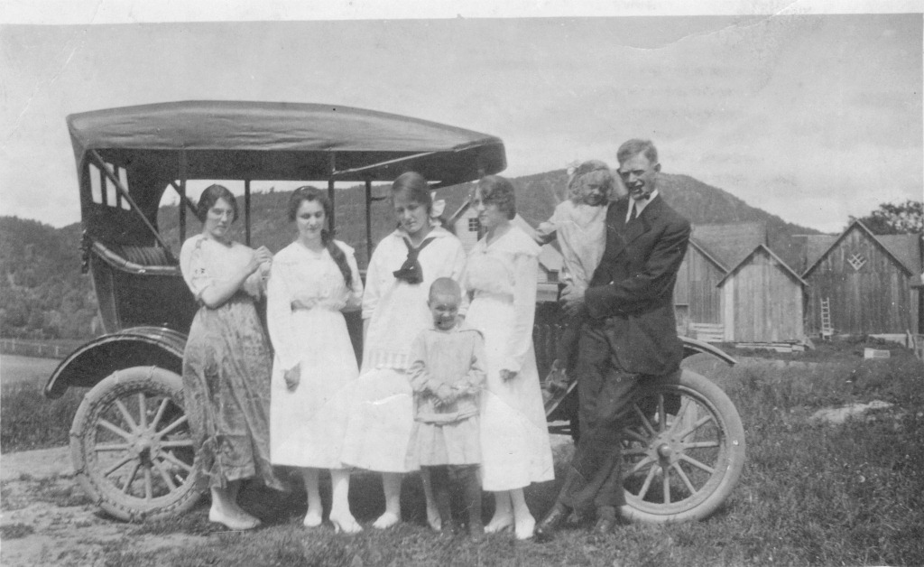 [Fred Blackburn and family 1916[3].jpg]