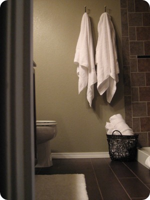 White towels! White towels!